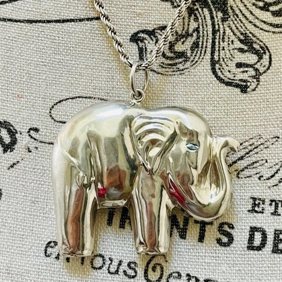 Vintage stamped 925 really large puffy elephant pendant - Picture 1 of 3
